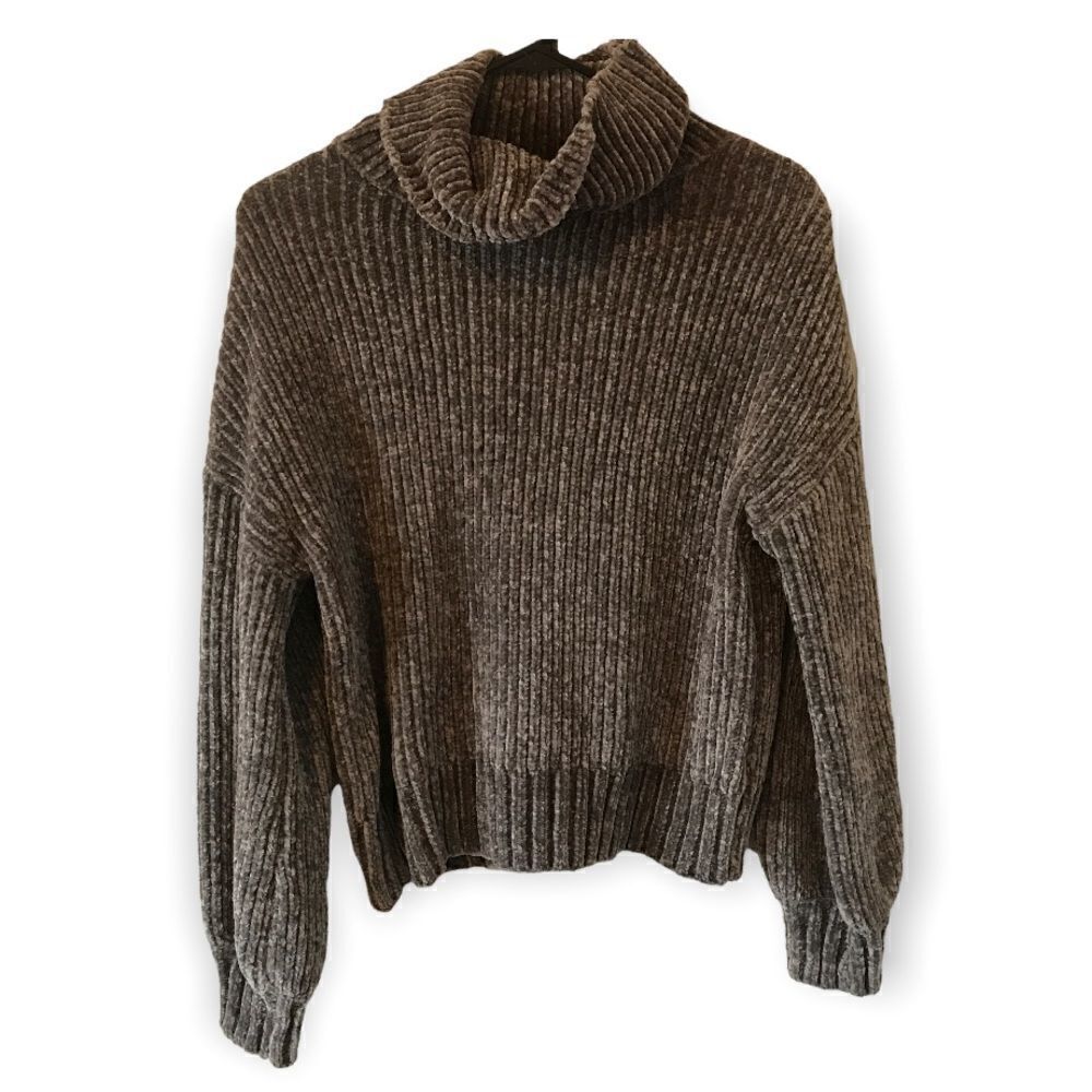3/$15 Divided / H&M ribbed turtle neck sweater